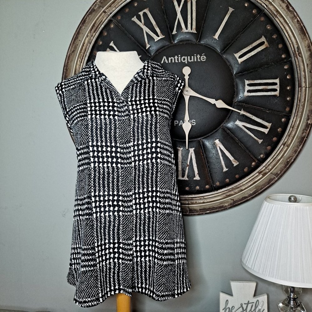 J. Crew Sleeveless Houndstooth Button Down Blouse